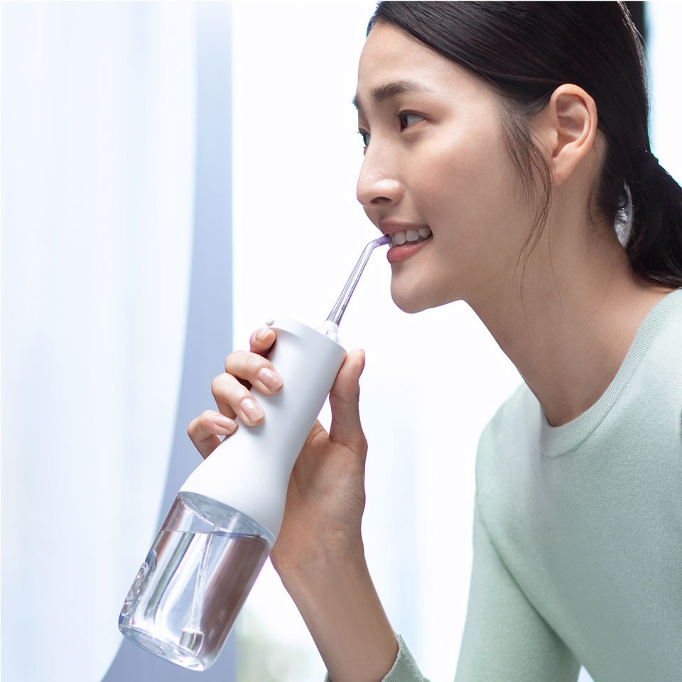 Person using a Cordless Power Flosser 